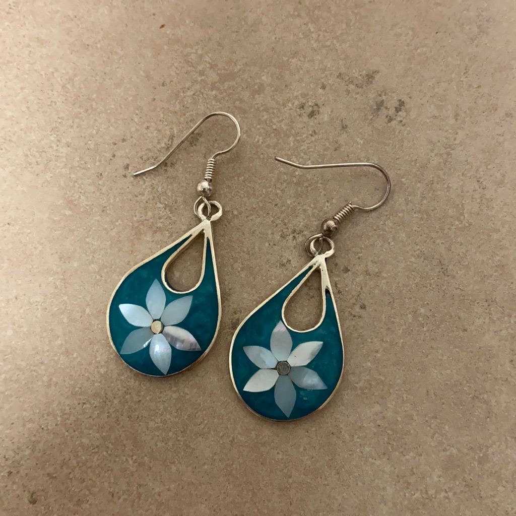 Vintage Floral Earrings Silver 8$